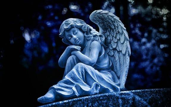 Bild mit einem Engel auf dem Friedhof