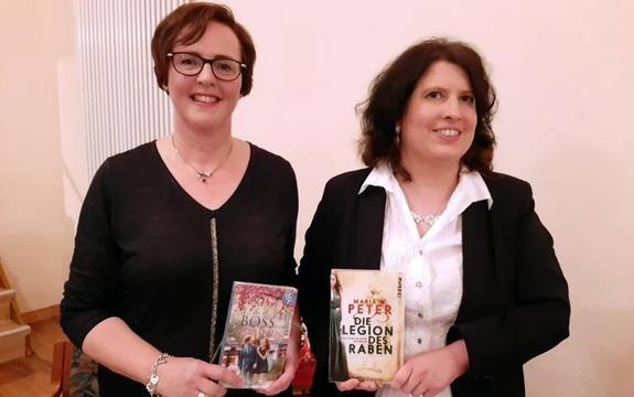 Maria W. Peter und Angelika Lauriel zeigen ihre Romane