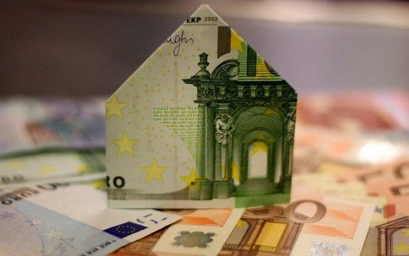 Genehmigung Haushalt 2020 Haus aus Geld, Geldscheine